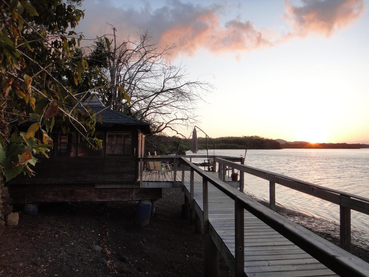 Beached Bungalow Overlooking The Pacific Ocean Boca Chica Exterior photo